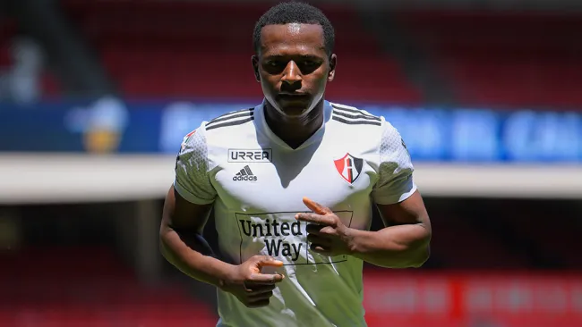 Mauricio Cuero, durante un duelo de los Rojinegros