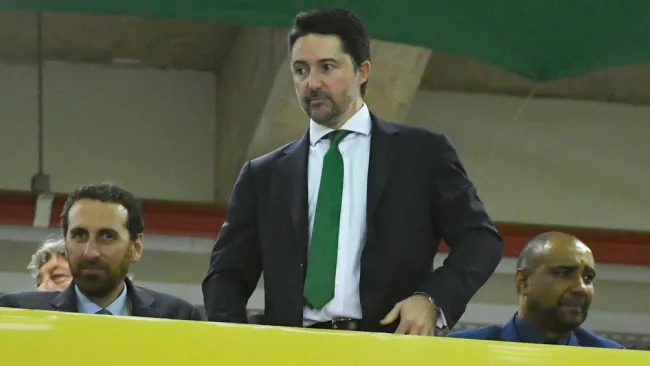 Yon de Luisa durante una reunión de FIFA