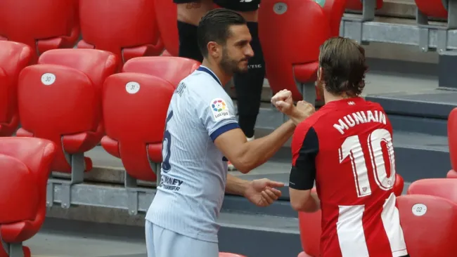 Koke Resurrección e Iker Muniain en las gradas de San Mamés