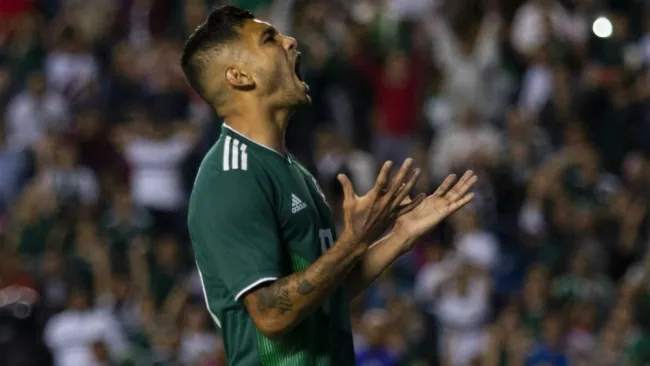Jesús 'Tecatito' Corona en acción con el Tri