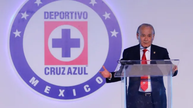 Billy Álvarez en conferencia de prensa