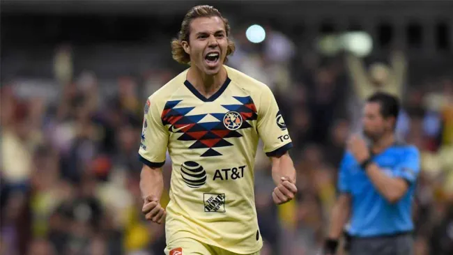 Sebastián Córdova festeja una diana con los azulcremas