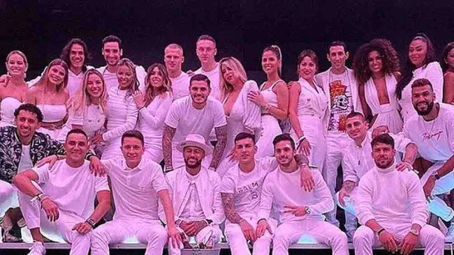 Última fiesta de Neymar con sus compañeros del PSG