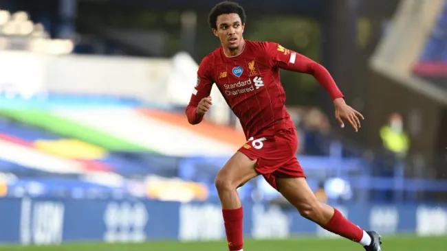 Premier League: Alexander-Arnold usó botines especiales antiracismo