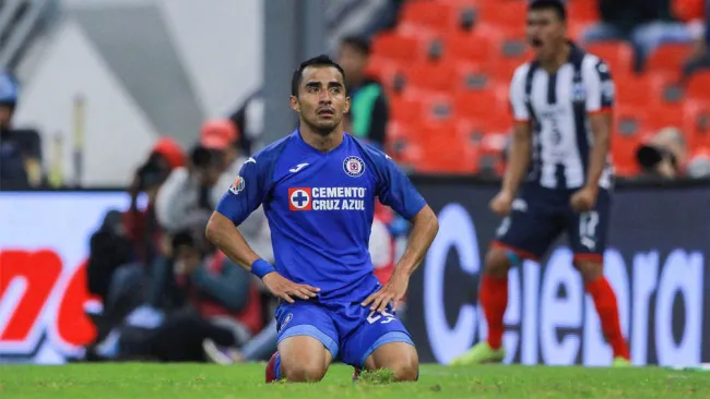 Rafael Baca se lamenta tras anotación del rival