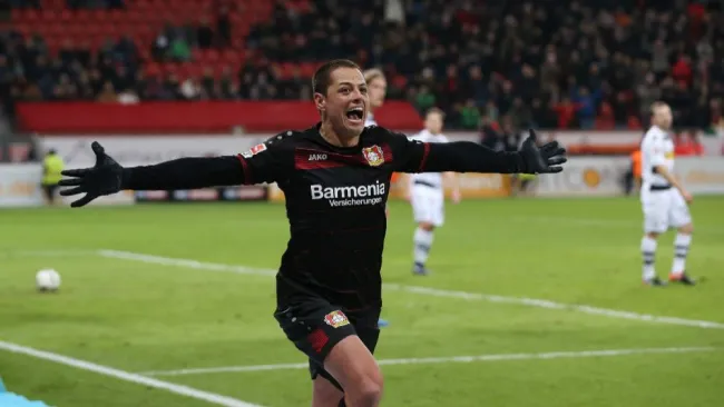 Exdirectivo del Leverkusen habló sobre el fichaje de Chicharito