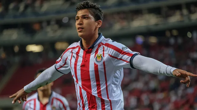 Ángel Zaldívar celebra un gol con Chivas en 2018