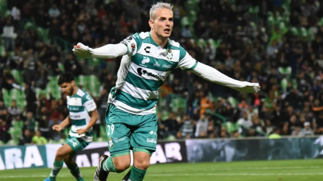 Rivero en festejo de gol