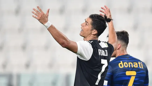 Cristiano se lamenta tras fallar una clara de gol