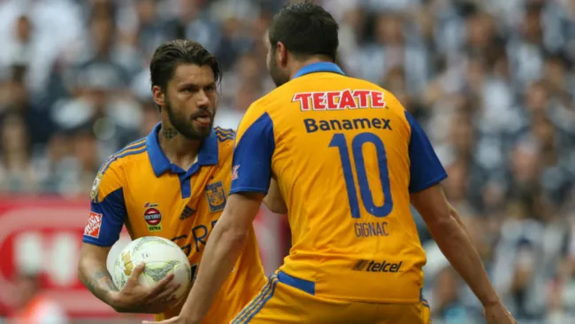 Sobis en festejo con Gignac