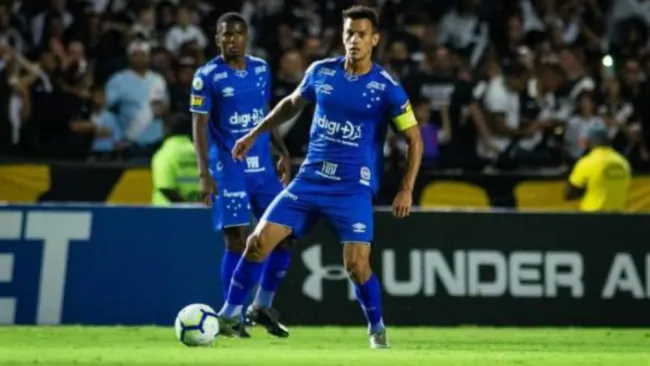 Henrique jugando con el Cruzeiro