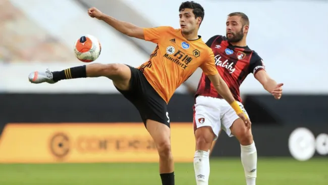 Raúl Jiménez en acción Wolverhampton