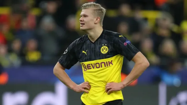 Erling Haaland se lamenta en un juego del Dortmund