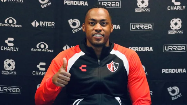 Renato Ibarra en su presentación como jugador del Atlas