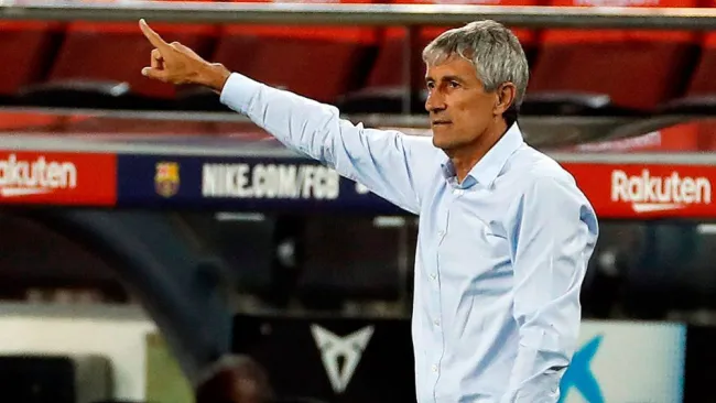 Setién da indicaciones en un juego del Barcelona