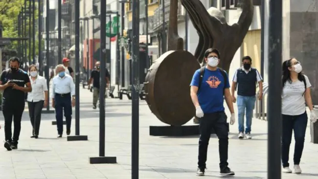 Personas caminando en la CDMX