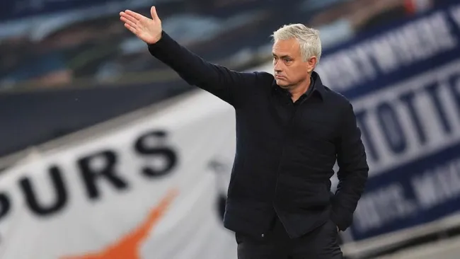 Mourinho durante un partido con Tottenham