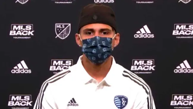 Alan Pulido, durante una conferencia de prensa