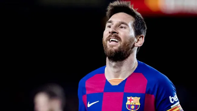 Lionel Messi durante un duelo con el Barcelona 