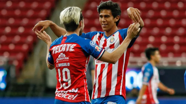 Chivas en festejo de gol