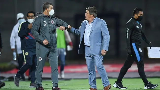 Miguel Herrera durante un partido con América