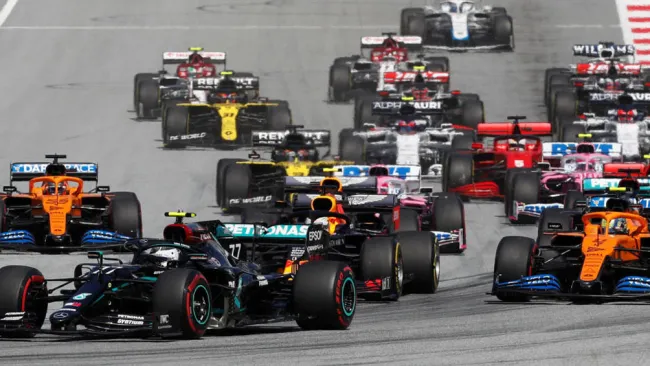 Monoplazas durante una carrera en Fórmula 1 