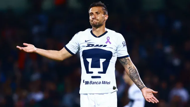 Iniestra en celebración de gol