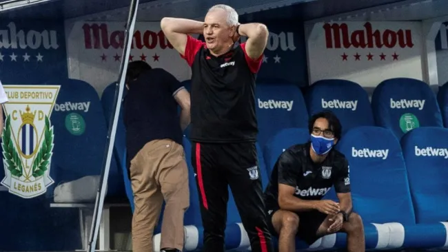 Javier Aguirre durante un partido del Leganés