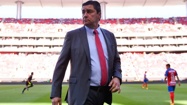 Luis Fernando Tena previo a un duelo de Chivas 