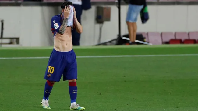 Messi se lamenta tras el gol del Osasuna