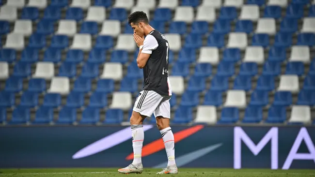 Cristiano Ronaldo se lamenta en un juego de Juventus