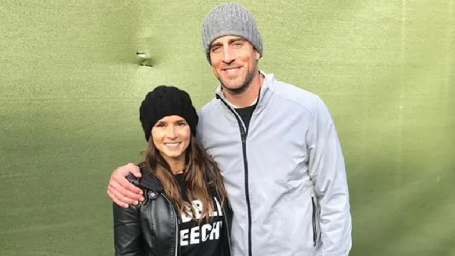 Aaron Rodgers junto a Danica Patrick