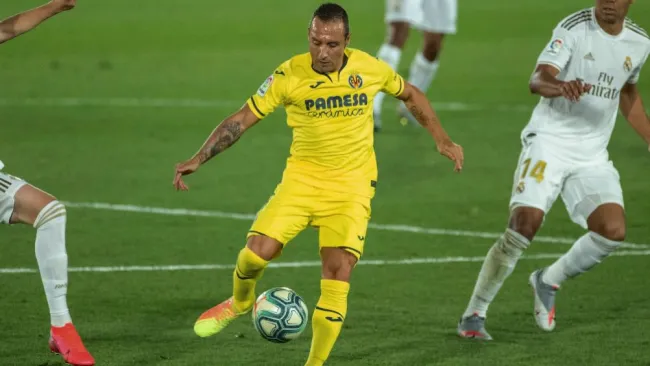 Santi Cazorla en acción con Villareal