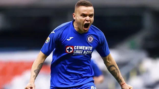 Jonathan Rodríguez festeja un gol con Cruz Azul 
