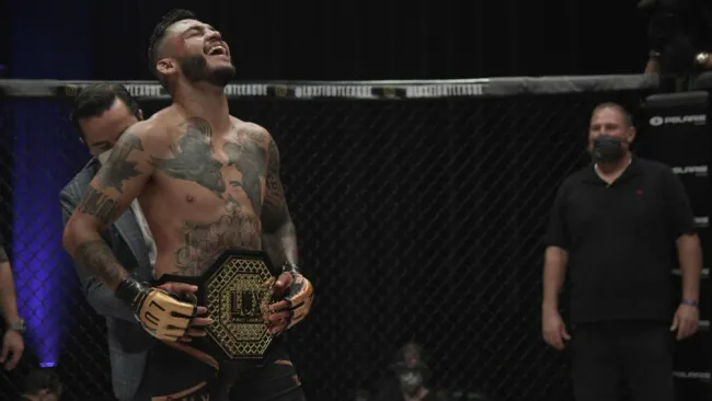 Marco Beltrán retiene su título Gallo