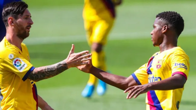 Messi y Ansu Fati celebrando la anotación