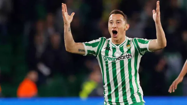 Guardado celebra un gol con el Betis