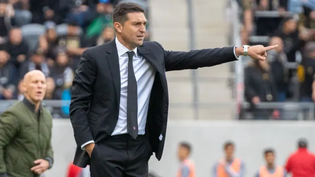 Diego Alonso da indicaciones en un duelo del Inter Miami 