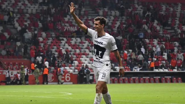 Juan Dinenno en un partido con los Pumas