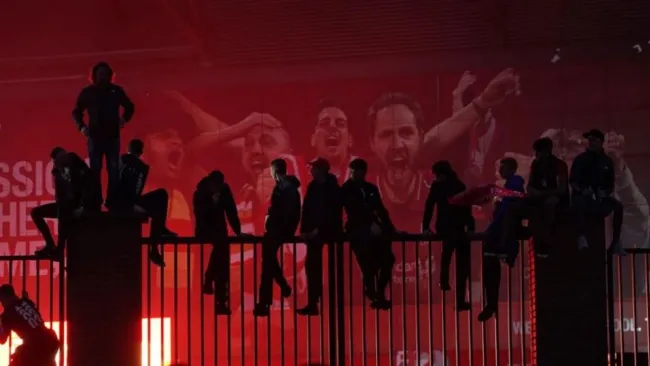 Liverpool: Afición ‘Red’ salió a celebrar el título a las calles sin respetar ninguna medida sanitaria 