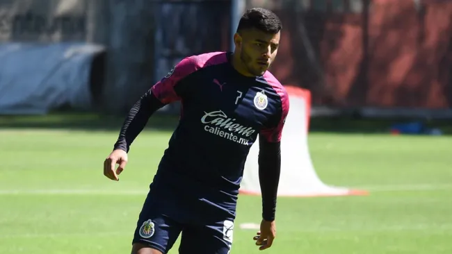 Chivas: Alexis Vega entrena junto a su hermano durante aislamiento