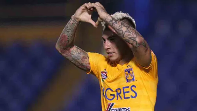 Vargas en festejo de gol 