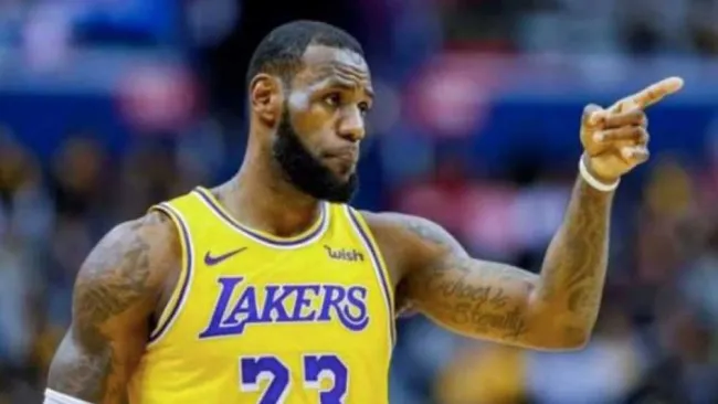 LeBron James en un juego de los Lakers 