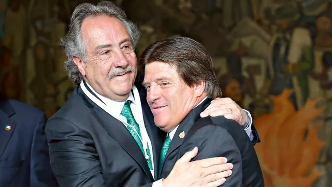 Piojo Herrera y Decio de María durante una reunión de FMF