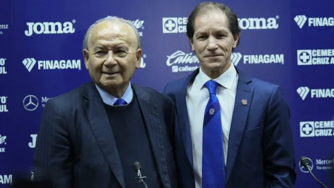 Billy Álvarez y Jaime Ordiales en conferencia de prensa