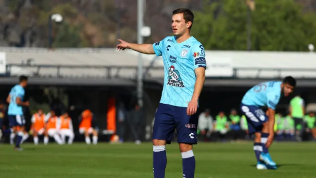 Eugenio Pizzuto durante un partido con Pachuca