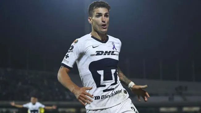 Juan Dinenno en partido con Pumas