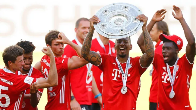Boateng y compañía festejan el título de la Bundesliga