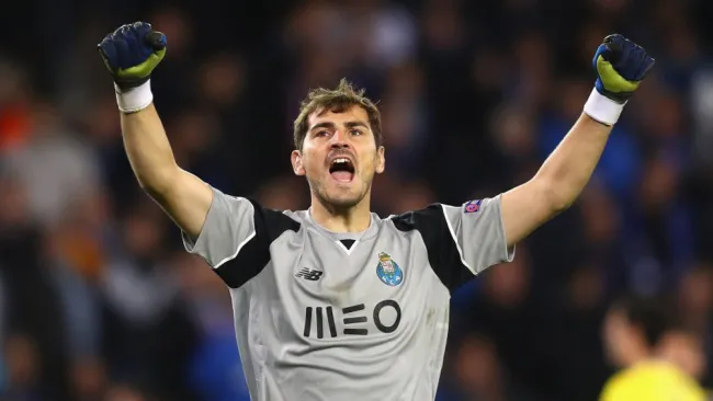 Iker Casillas durante un duelo con el Porto en Portugal 