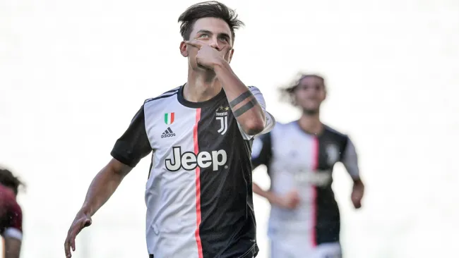 Paulo Dybala festeja una anotación con la Juventus 